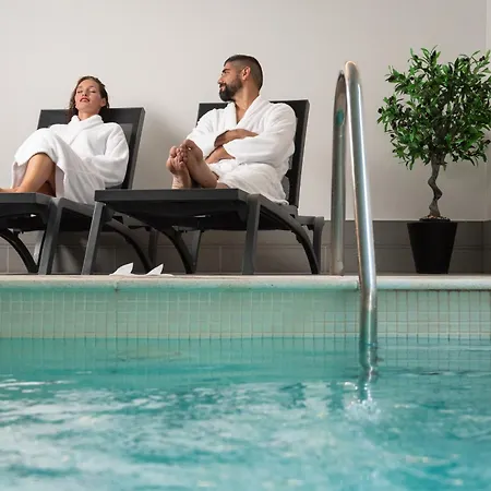 Готель Essence Marianos