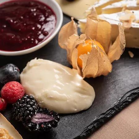 Essence Marianos Готель 4*