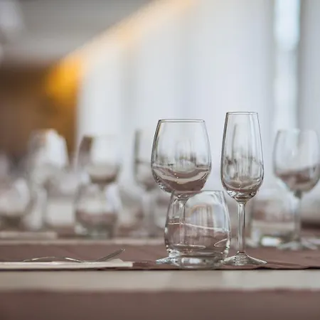 Essence Marianos Готель Фатіма