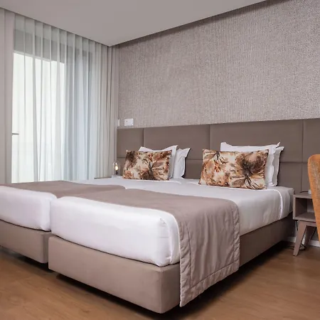 Готель Essence Marianos