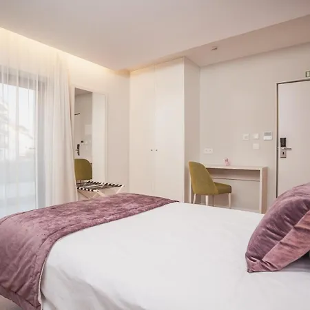 Essence Marianos Hotel