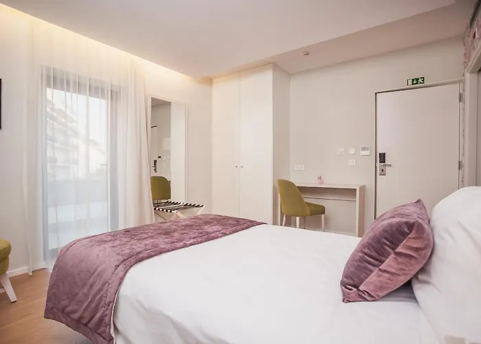 Essence Marianos Отель